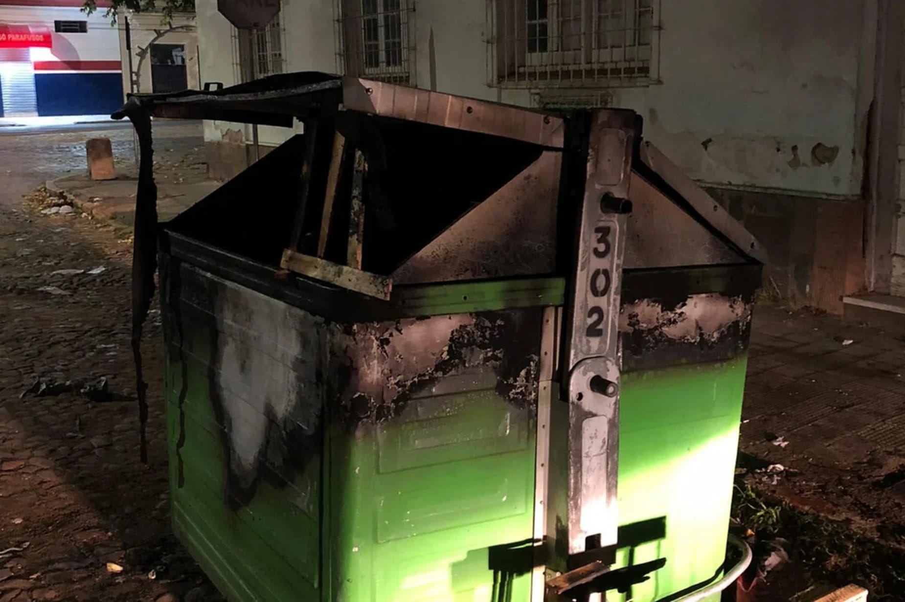 Alerta em Bagé: Descarte incorreto em contêineres destrói equipamentos e pode render multa pesada