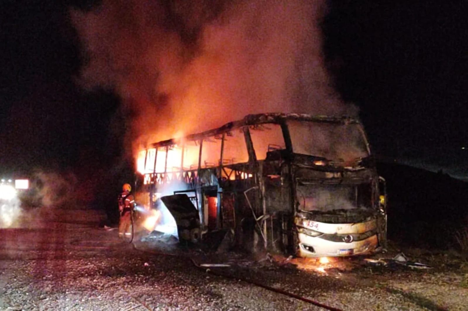 Susto: Incêndio consome ônibus na BR-386, na Região Norte do RS 2 Susto: Incêndio consome ônibus na BR-386, na Região Norte do RS