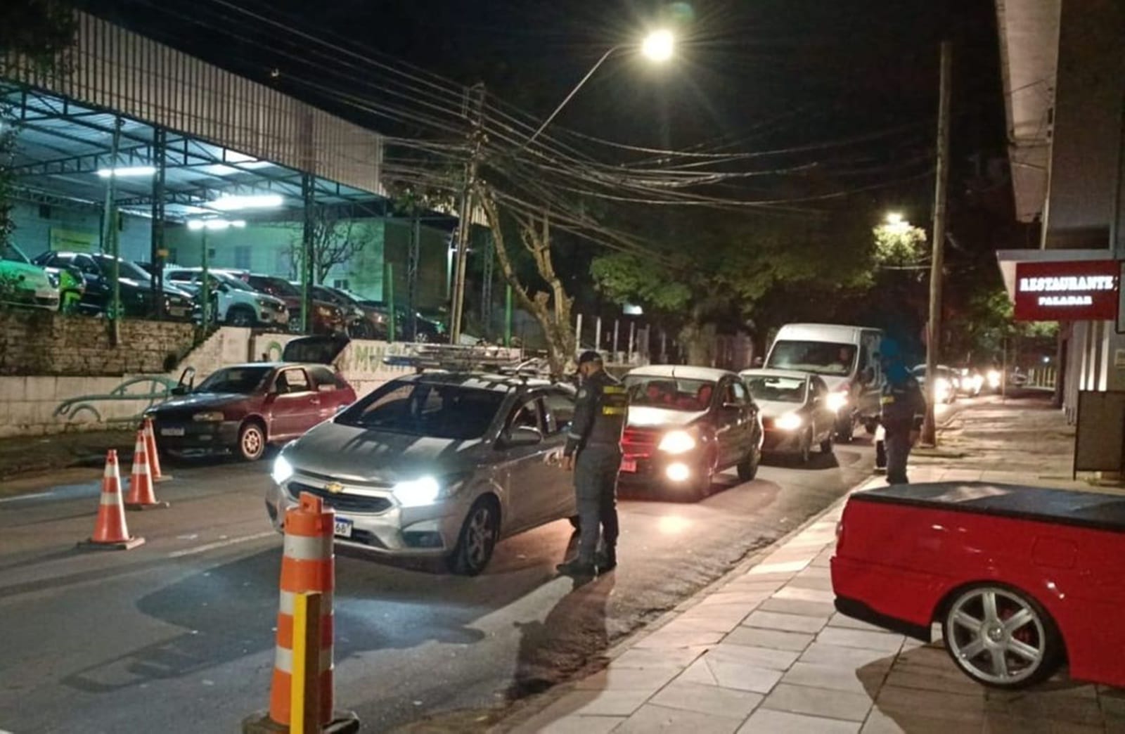 Operação em Caxias do Sul flagra dezenas de motoristas bêbados e quase 40 veículos são autuados