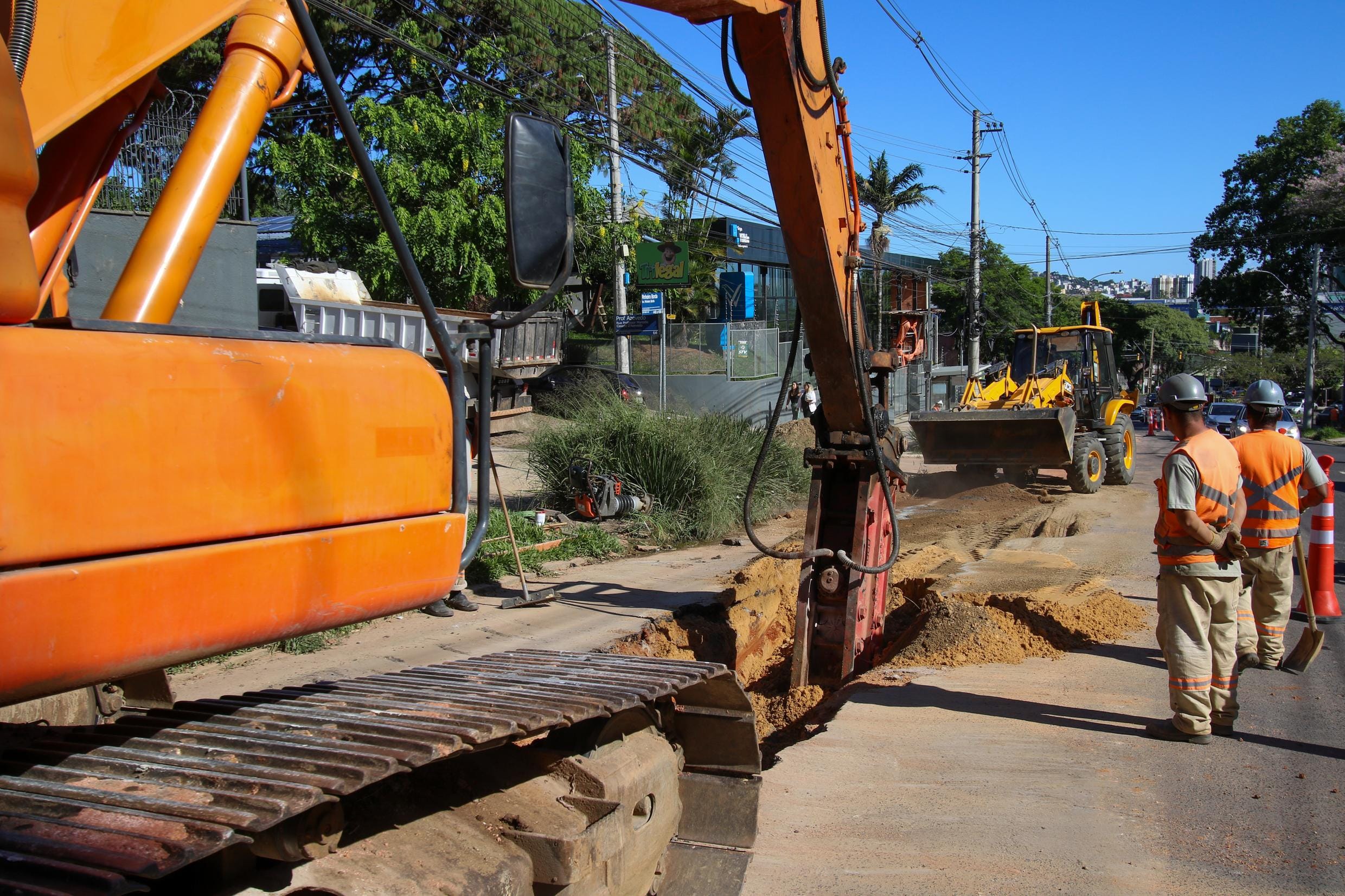 Obra do Dmae altera trânsito e impacta abastecimento em 6 bairros de Porto Alegre; veja quais 2 Obra do Dmae altera trânsito e impacta abastecimento em 6 bairros de Porto Alegre; veja quais