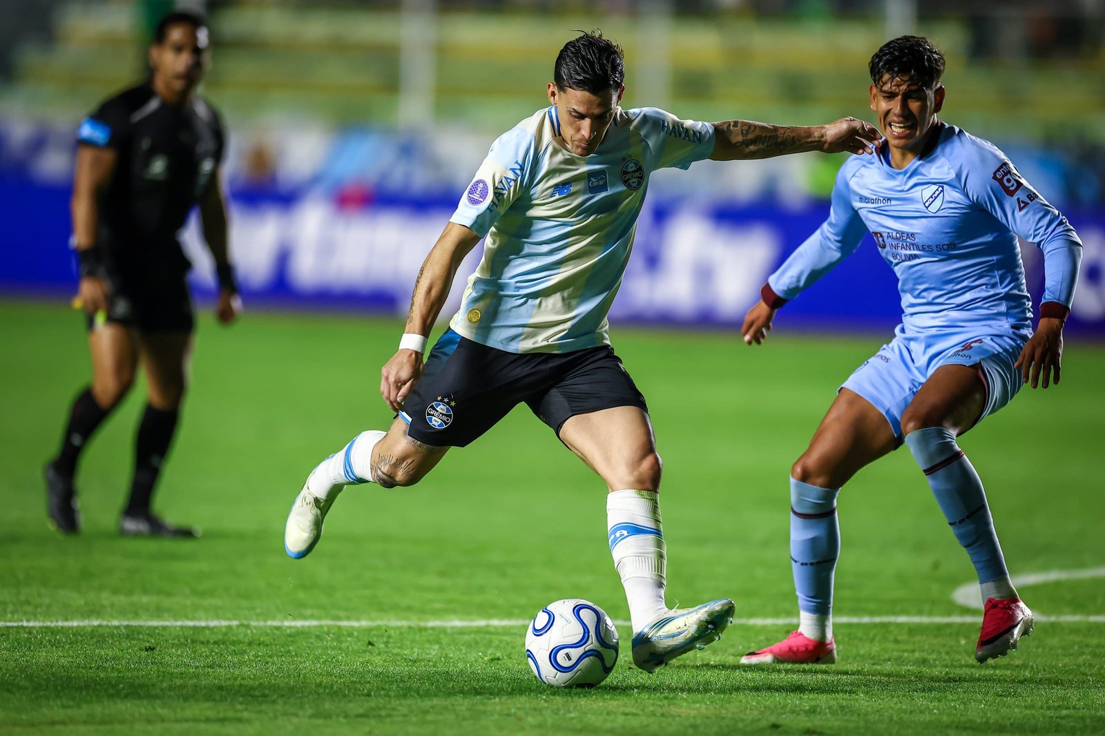 Em jogo elétrico de 5 gols na altitude, Grêmio é superado pelo Bolívar e precisará de virada na Arena 2 Em jogo elétrico de 5 gols na altitude, Grêmio é superado pelo Bolívar e precisará de virada na Arena
