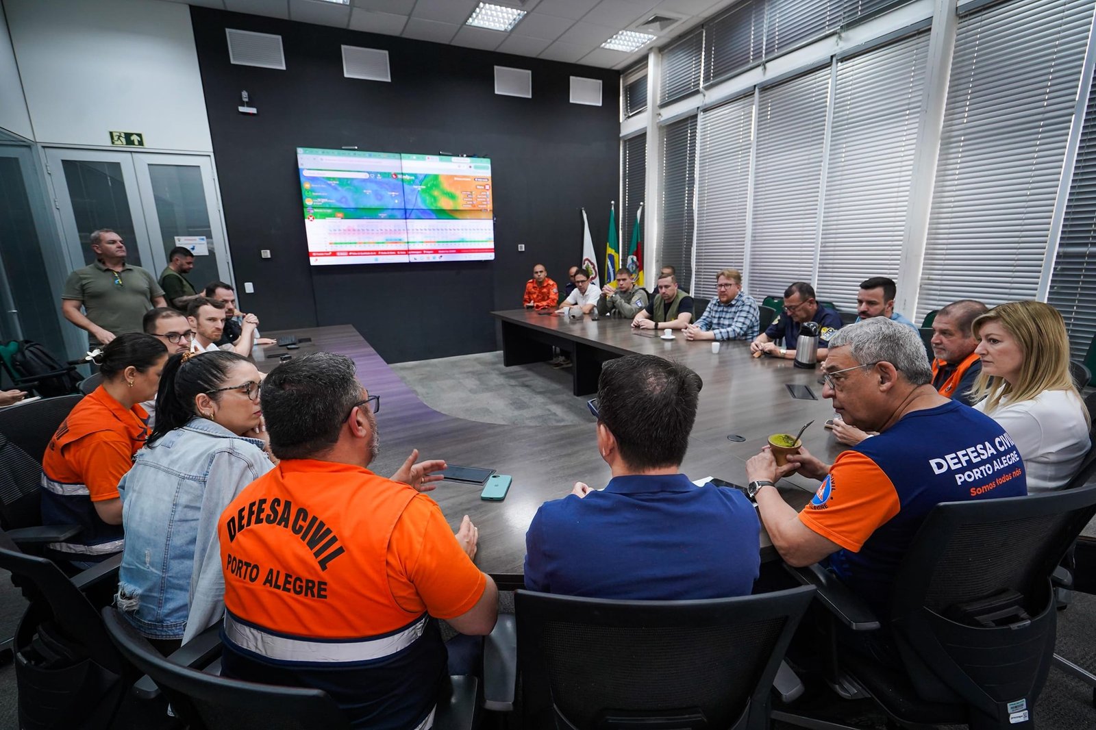 Prefeito reúne equipe após atraso de frente fria em Porto Alegre; veja nova previsão 2 Prefeito reúne equipe após atraso de frente fria em Porto Alegre; veja nova previsão