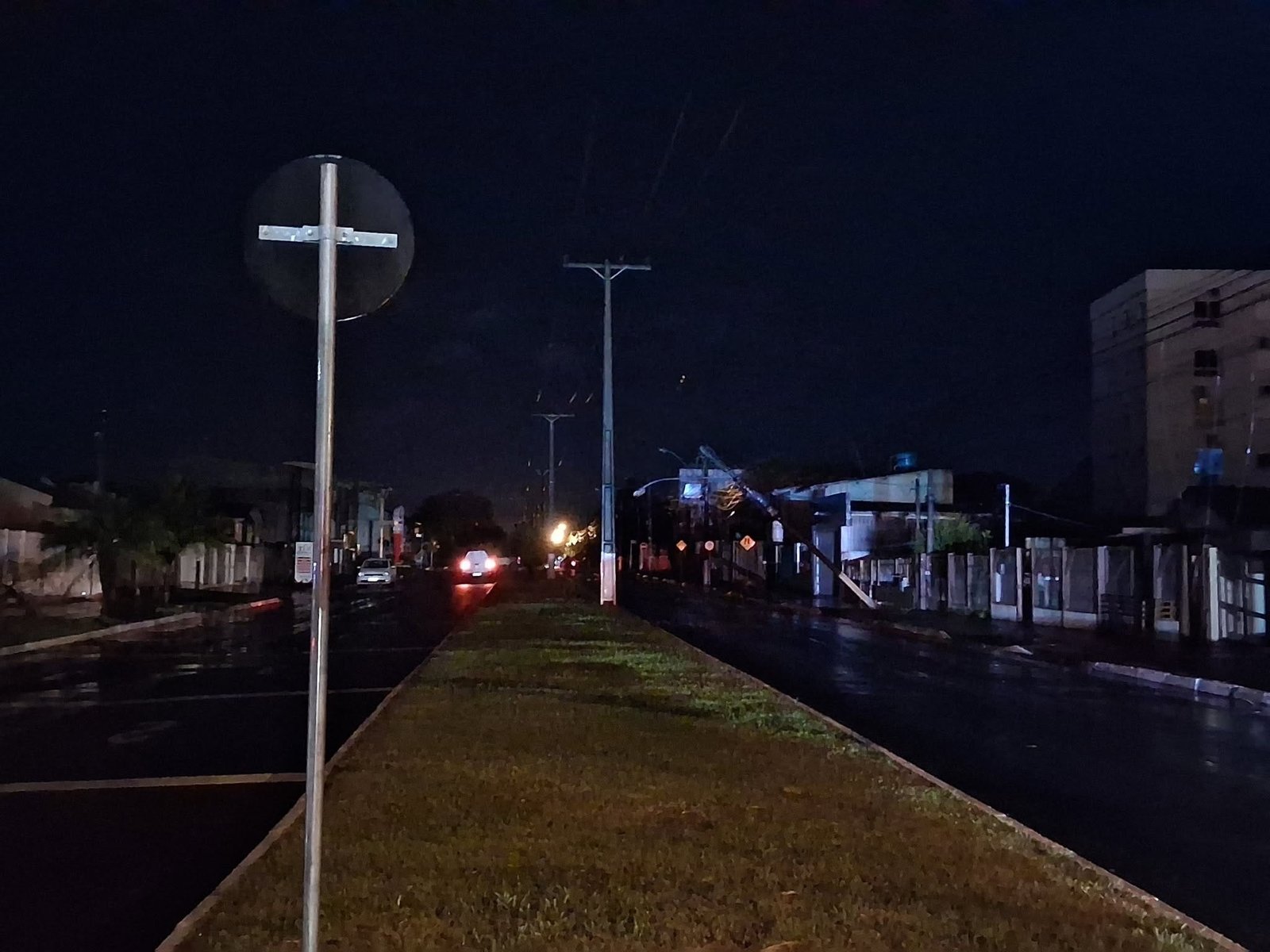 Vendaval provoca estragos em Osório e prefeito pede que moradores evitem sair de suas residências