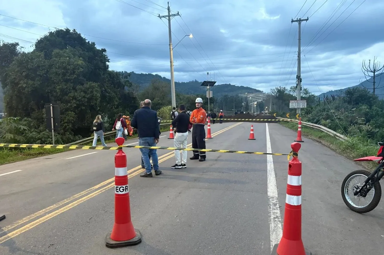 Embarcação fará travessia de pedestres no Rio Guaporé, entre Muçum e Encantado 1 ponte interditada