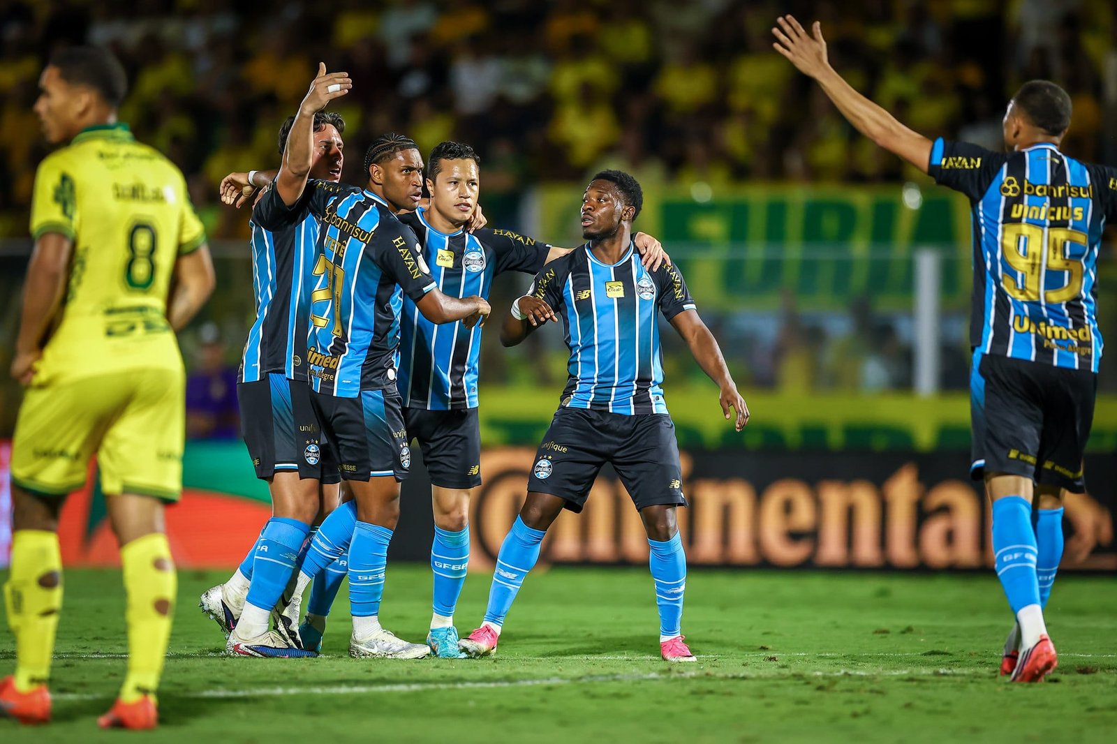 “Será uma final”: Luís Castro desabafa após empate do Grêmio e faz apelo à torcida para a decisão 3 “Será uma final”: Luís Castro desabafa após empate do Grêmio e faz apelo à torcida para a decisão