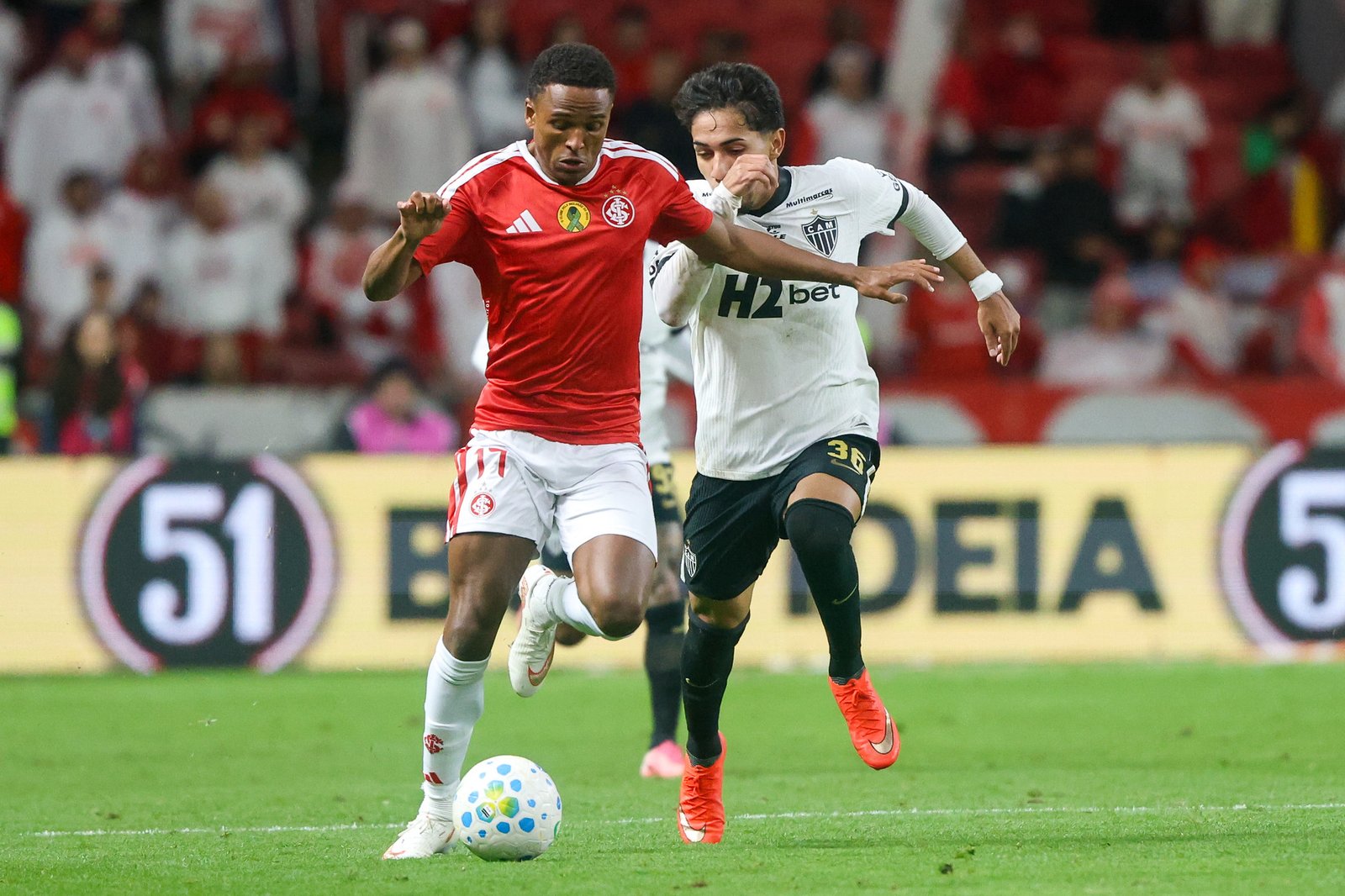 Técnico do Inter assume a culpa por empate e fala em virada de chave: "Agora é Gre-Nal" 2 Técnico do Inter assume a culpa por empate e fala em virada de chave: “Agora é Gre-Nal”