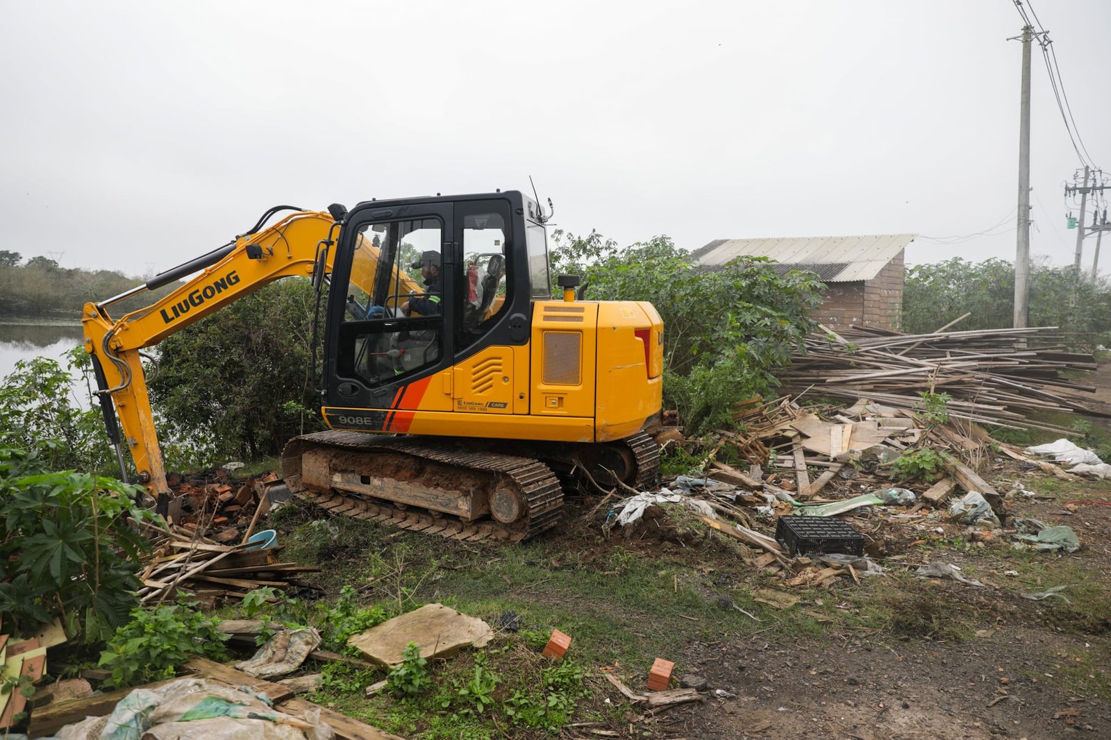Prefeitura de Porto Alegre começa remoção de 70 casas na Vila Dique para obras de proteção 2 Prefeitura de Porto Alegre começa remoção de 70 casas na Vila Dique para obras de proteção
