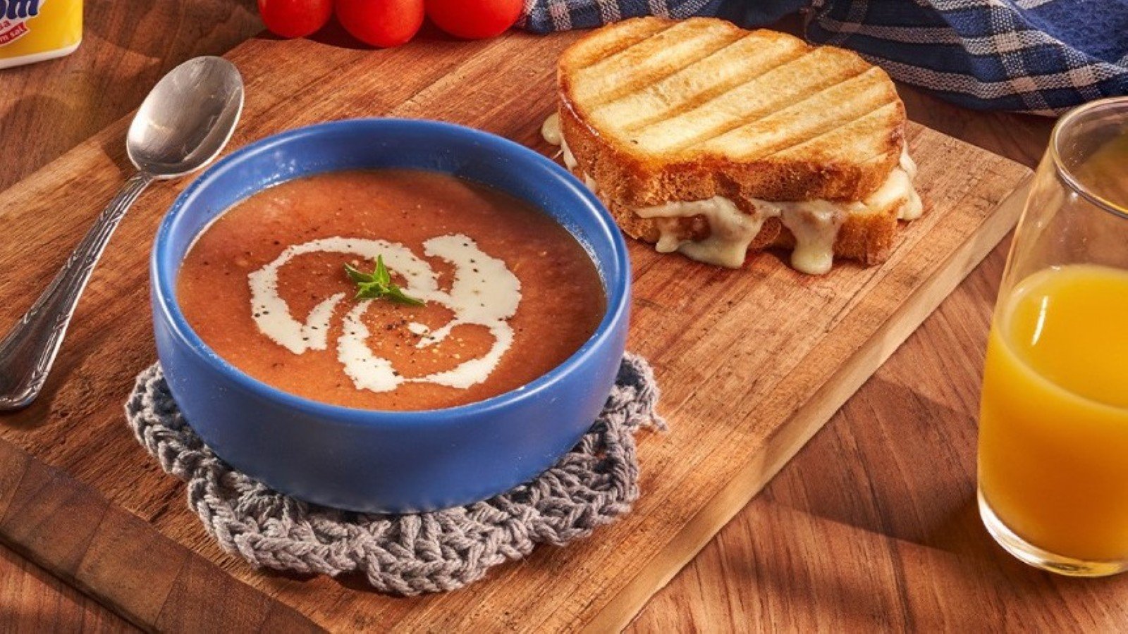 Sopa de Tomate Assado com Queijo Quente