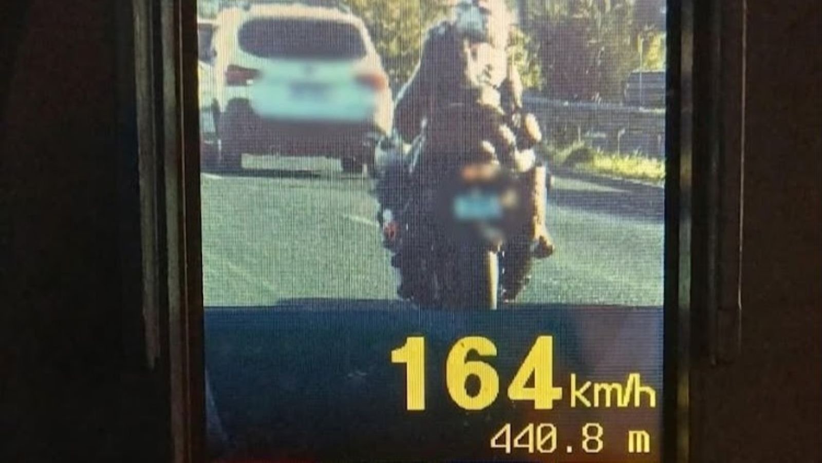 PRF flagra quase 600 infrações em fiscalização focada em motocicletas na BR-116