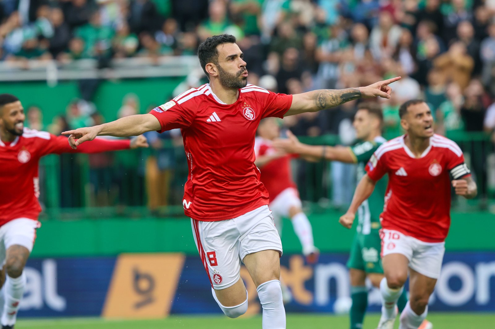 R$ 20 milhões no bolso e fim de jejum: Pezzolano abre o jogo após vitória do Inter 2 R$ 20 milhões no bolso e fim de jejum: Pezzolano abre o jogo após vitória do Inter