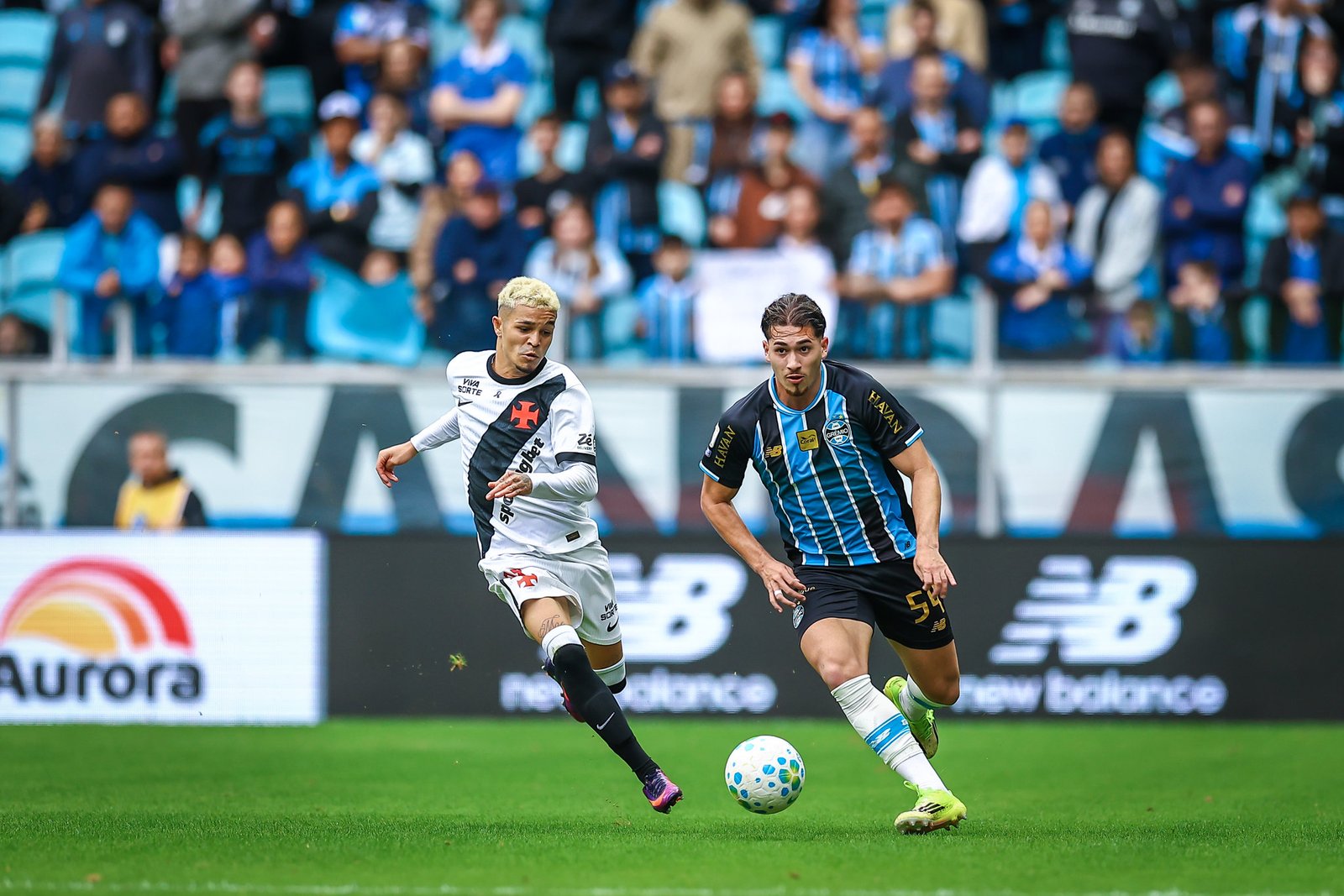 Sob vaias e pressão, Luís Castro reage após derrota do Grêmio: “Sou a solução”