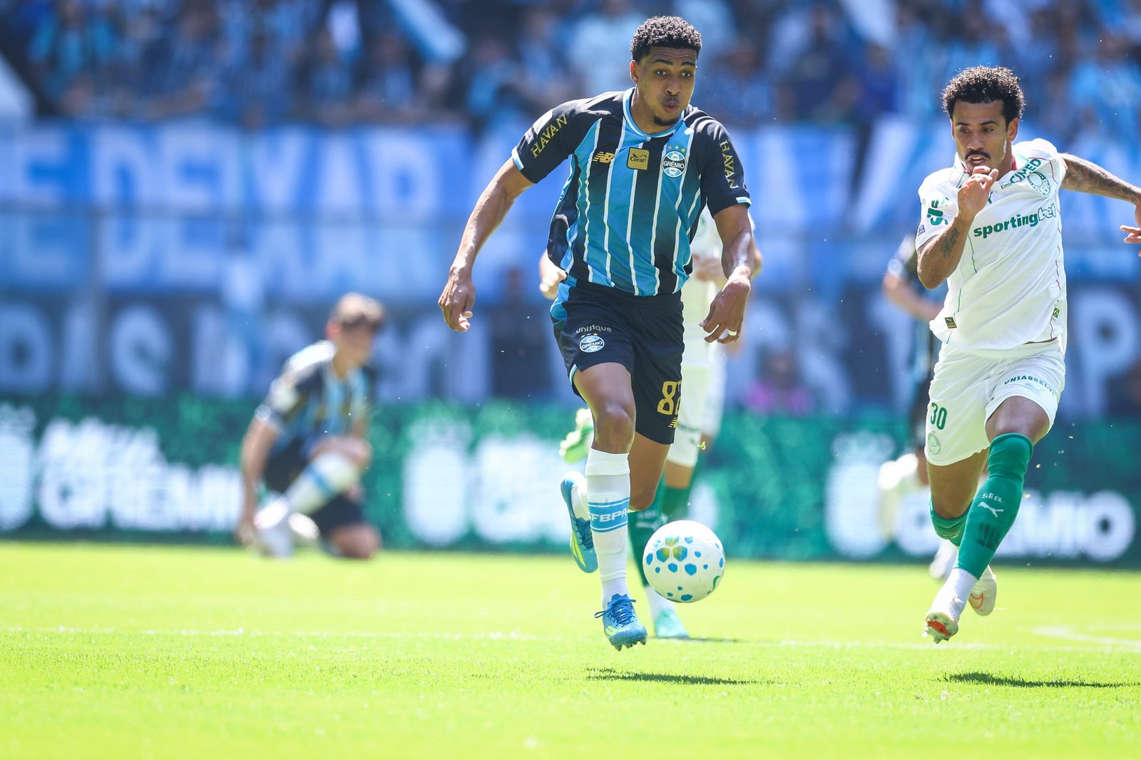 Após empate, Renato exalta torcida e projeta mudança no Grêmio durante pausa do Brasileirão: “Não vai cair”