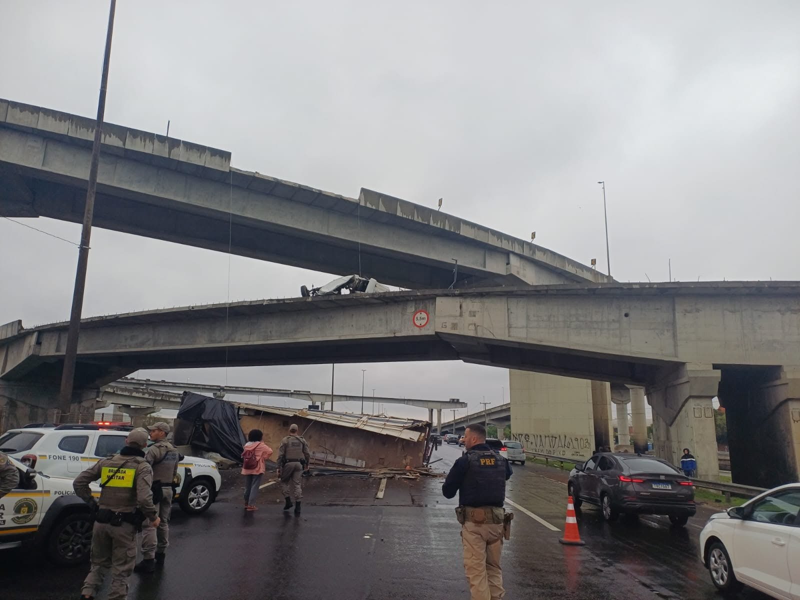 Acidente na Ponte do Guaíba: PRF afirma que caminhão estava acima da velocidade máxima 2 Acidente na Ponte do Guaíba: PRF afirma que caminhão estava acima da velocidade máxima