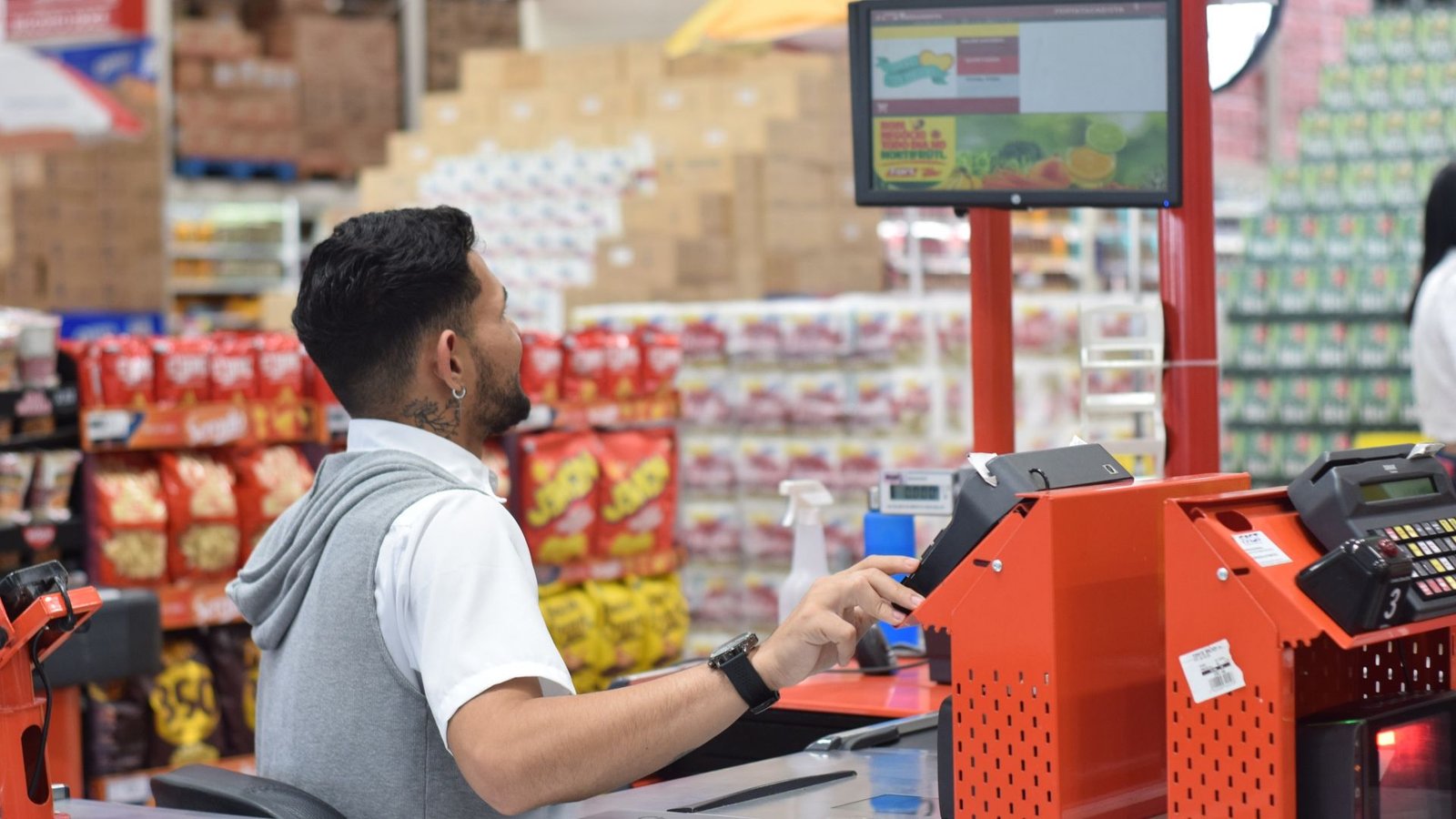 Rede de atacado abre 260 vagas de emprego em 5 cidades do RS; não exige experiência 2 Rede de atacado abre 260 vagas de emprego em 5 cidades do RS; não exige experiência