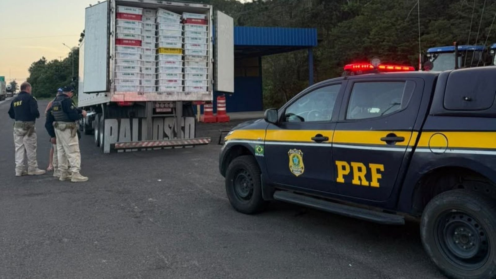 Flagrante em Osório: PRF intercepta caminhão com 18,8 toneladas de peixe sem certificação