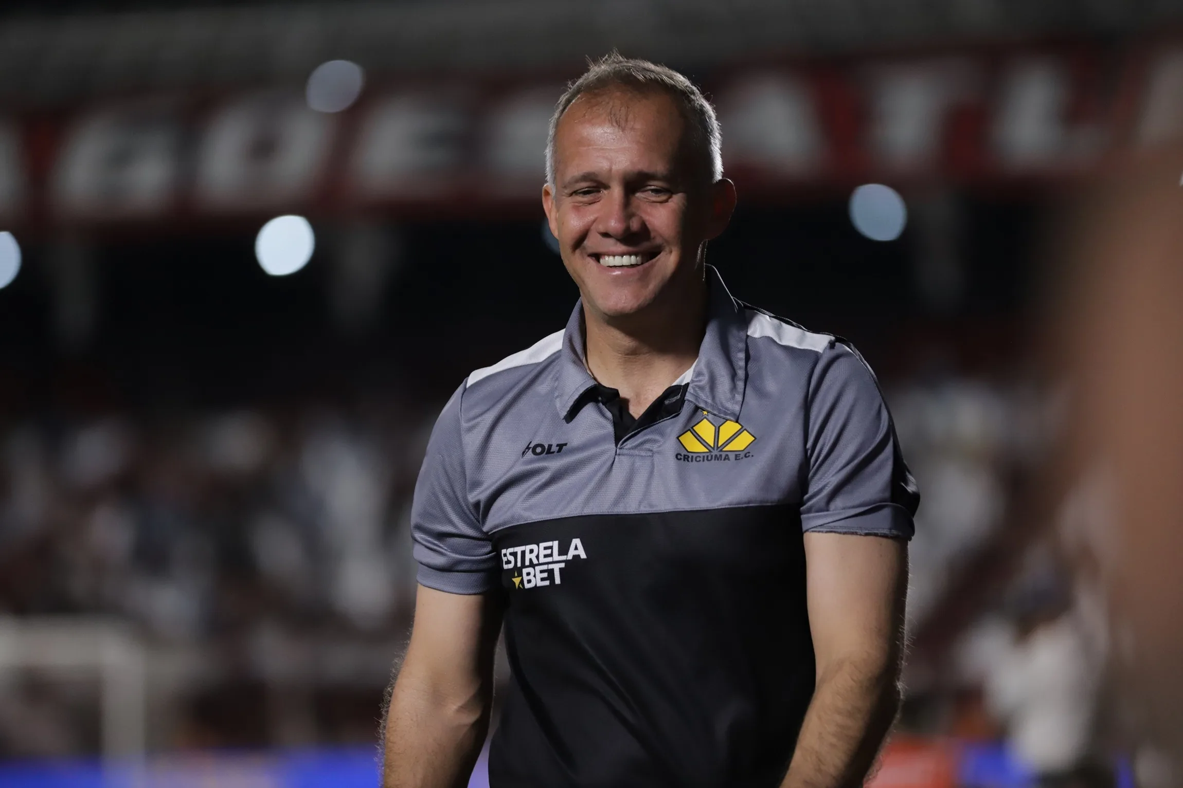 Sem apoio da torcida, direção do Inter confirma Eduardo Baptista como técnico da equipe colorada 8 Sem apoio da torcida, direção do Inter confirma Eduardo Baptista como técnico da equipe colorada