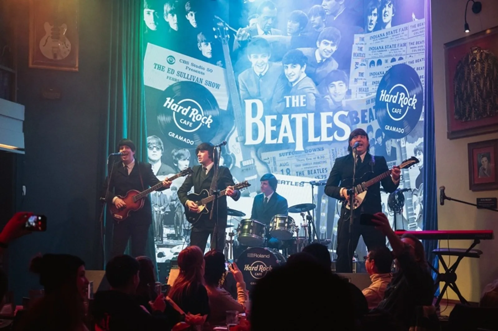 De figurinos de época aos clássicos: espetáculo internacional revive a história dos Beatles em Porto Alegre 1 the beatles