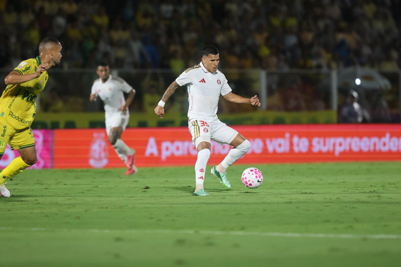 Com erros de goleiro e zagueiro, Inter perde para o Mirassol, mas técnico acredita no grupo 2 Com erros de goleiro e zagueiro, Inter perde para o Mirassol, mas técnico acredita no grupo