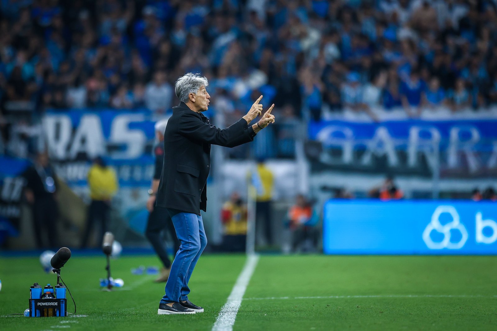 "Troquei os quatro pneus com o carro andando": Renato Gaúcho desabafa após vitória do Grêmio 2 “Troquei os quatro pneus com o carro andando”: Renato Gaúcho desabafa após vitória do Grêmio