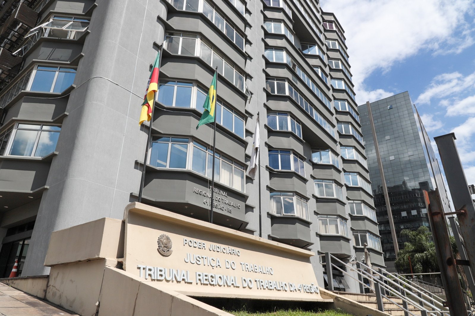 TRT-RS publica edital de concurso com salários de até R$ 16 mil; veja cargos e prazos 2 TRT-RS publica edital de concurso com salários de até R$ 16 mil; veja cargos e prazos