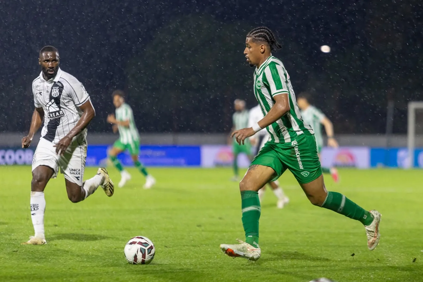 Juventude vence fora de casa, assume a liderança da Série B e seca rival direto 9 Juventude vence fora de casa, assume a liderança da Série B e seca rival direto
