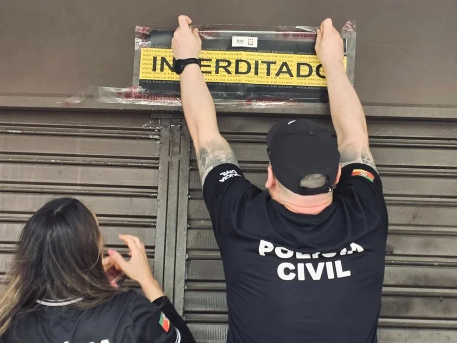 Rato morto dentro de bolo: padaria é interditada e proprietária é presa em Porto Alegre